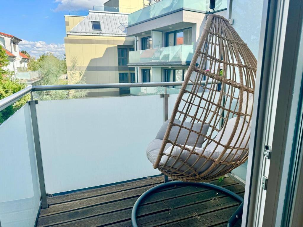 130 m2 Stylish 4 Bedroom Apartment with Balcony