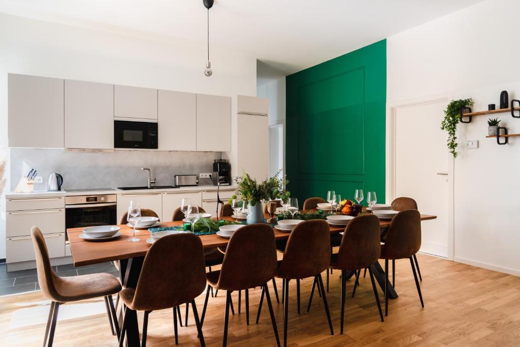 165m2 Downtown Family Suite 5BR, 3Bath, kids room, 11min Alexanderplatz