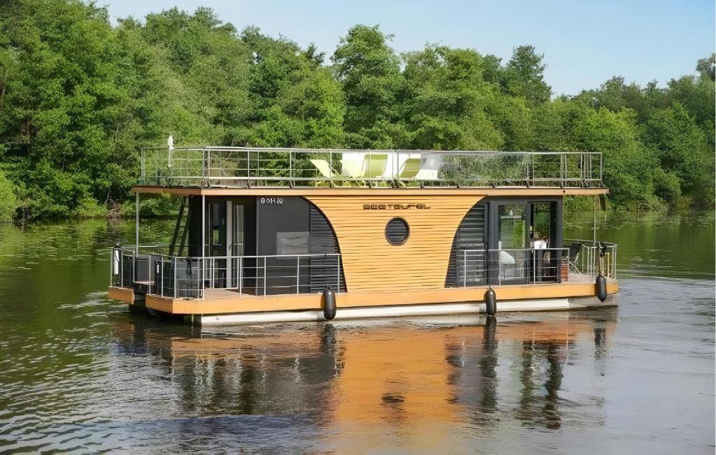 Beautiful Ship In Havelsee Ot Kützkow