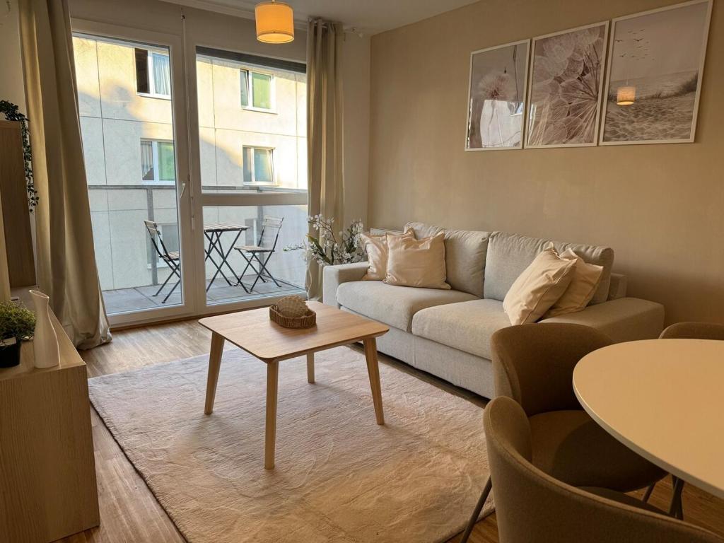 2BR, Balcony, Central, Danube, U6 & S-Bahn - Axara Housing BRN 38