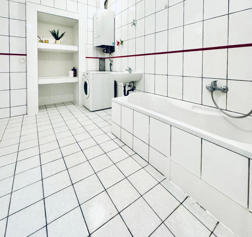 5BR Shared Apt Ideal for Groups 7 Min to Westbahnhof