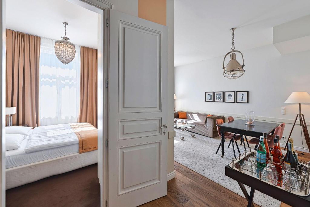 6 rooms