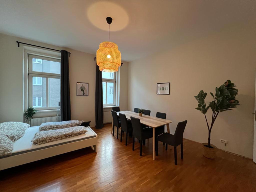 90 m2 Stylish Apartment with Free Parking