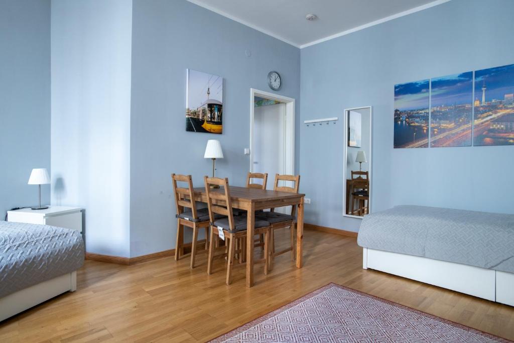 Alt-Berliner Eckkneipe - "Feuchte Ecke"