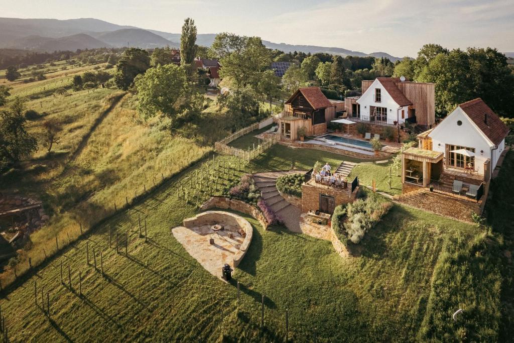 Am Wildbachberg - Luxus Ferienhäuser mit Infinitypool, Privatsauna und Weinkeller