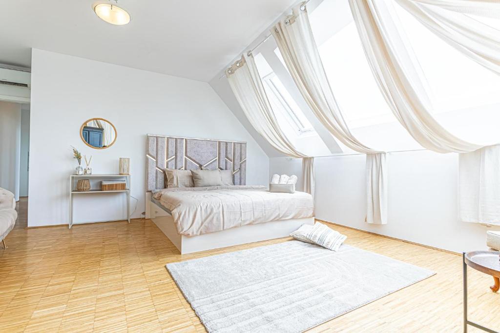 Luxury 3BR and1 LR Apartment in the Heart of Vienna