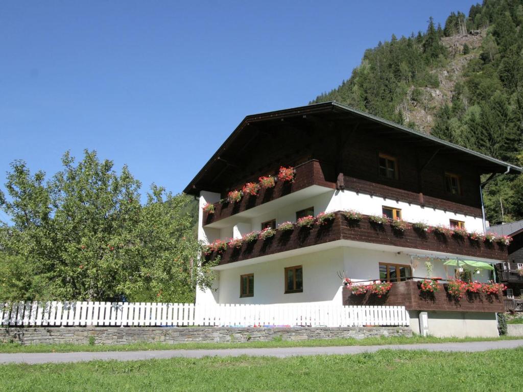 Apartment in Matrei near Ski Slopes