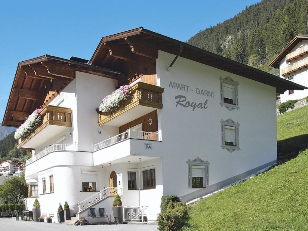 Apartment Apart Garni Royal-1 by Interhome