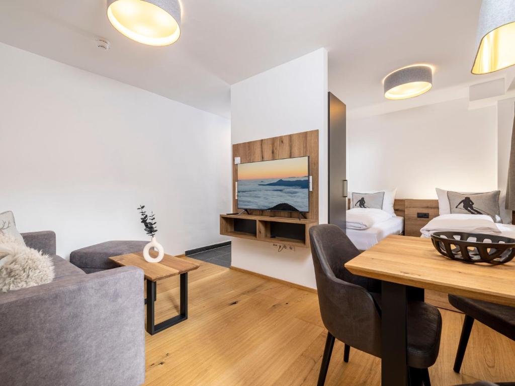 Apartment Kleines Bergblick 07 by Interhome