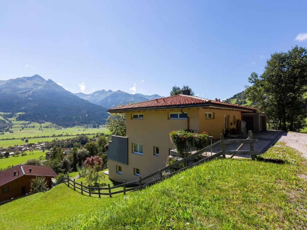 Apartment in Kaprun with Mountain View Skiing