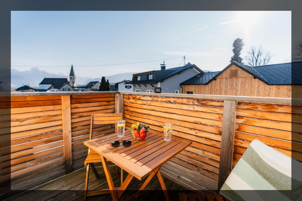ArVia Living - Ferienwohnung in Altmünster, zentrale Lage, 7 Min Gehweg zum Traunsee, Balkon, Küche, gratis Parkplatz & WLAN