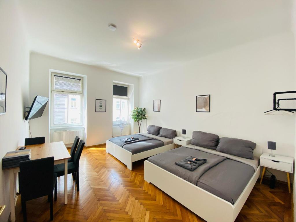 Stylish Flat with 2 Double Beds for 4 people 15a
