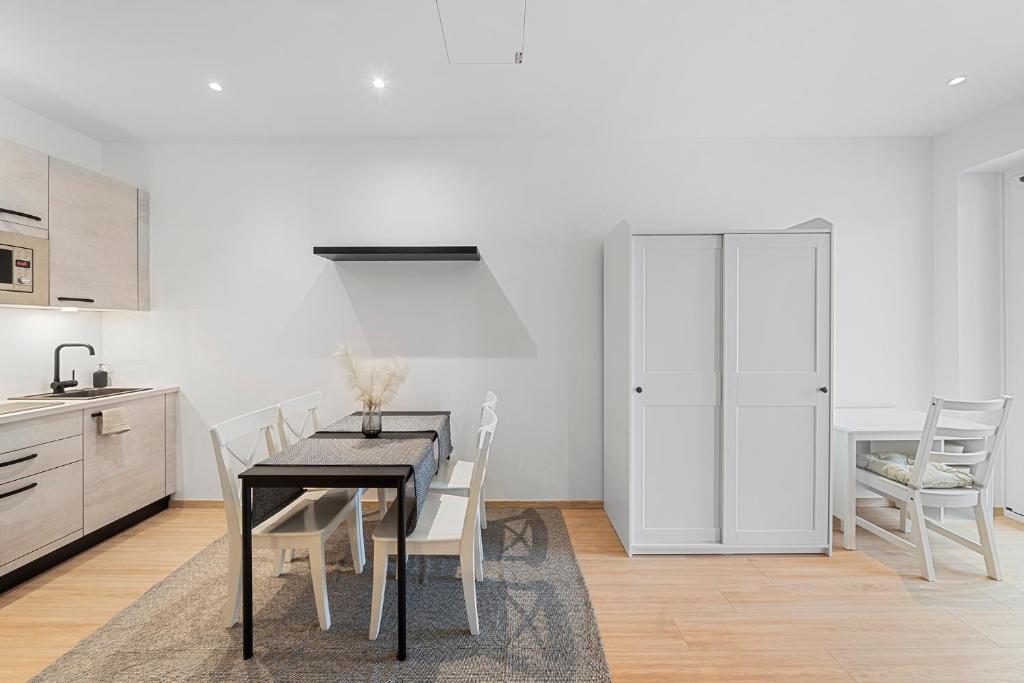 VibeStudio 303 - Central - AC - Near Parking