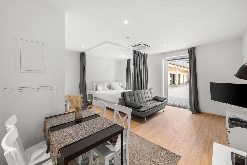 VibeStudio 404 - Central - AC - Near Parking