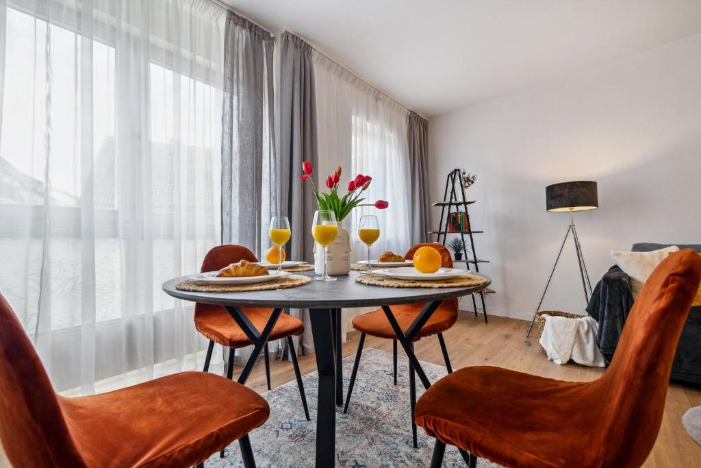 Comfort Apartment - Self-Check-in - 2 Schlafzimmer - bis 5 Pers - Zentrumnah - Parkplatz - WiFi - Balkon