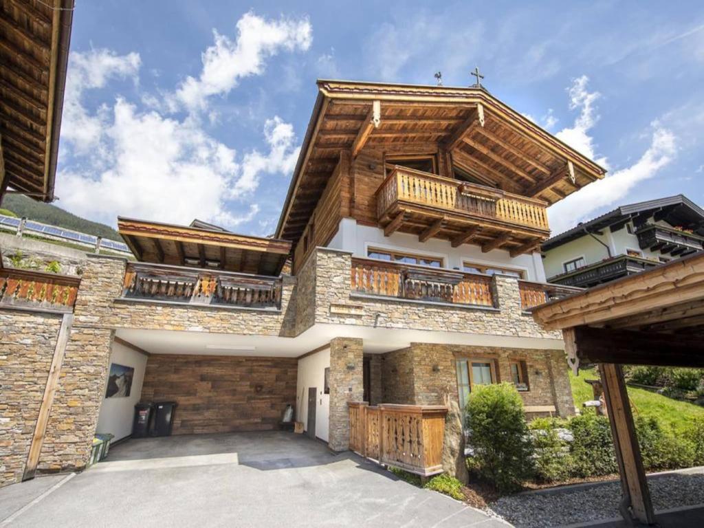 Chalet in Neukirchen near Ski Lift & Sauna
