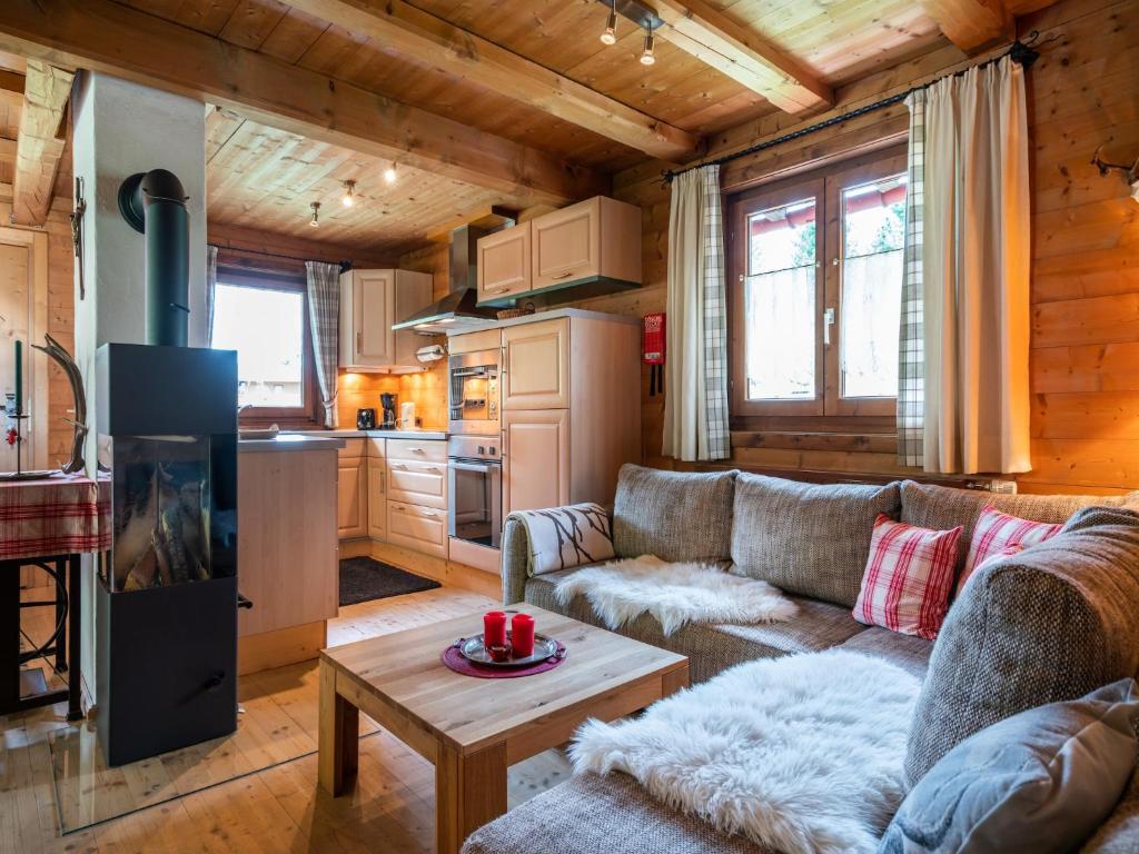 Chalet in Kirchberg near Ski Gondola, cleaning included