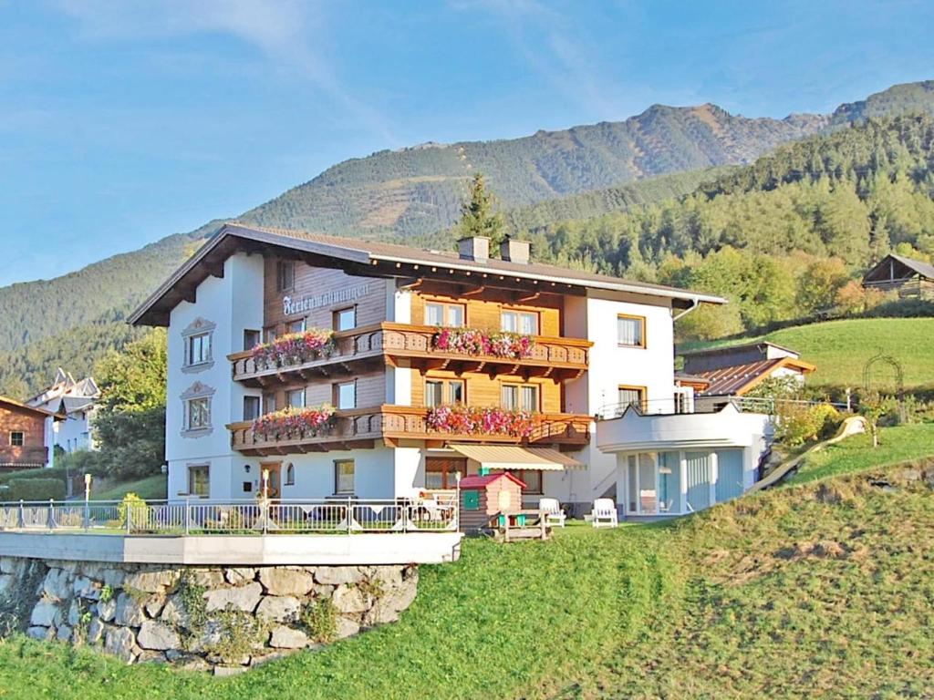 Charming Apartment in Arzl im Pitztal near forest