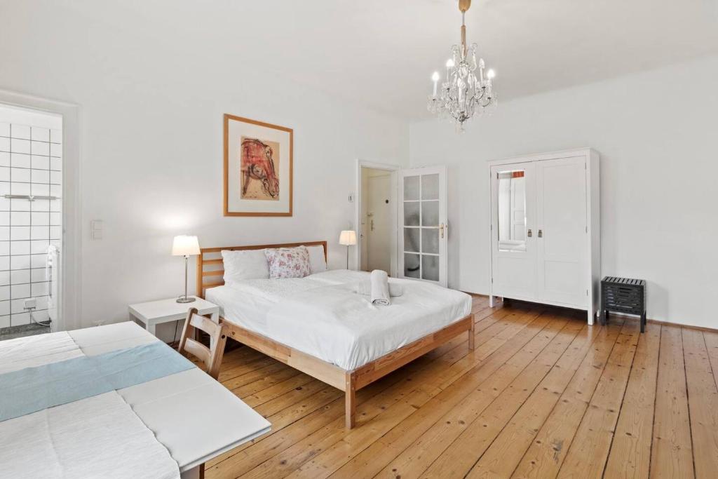 Chic 1-BR Apartment - Perfect Location