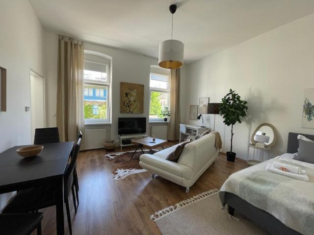 CITY&MORE! Schickes Apartment mit Altbauflair!
