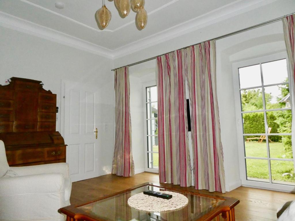 Cozy Apartment Steyr Mitte, ruhig, Parkplatz, Terasse, 2 Schlafzimmer, WLAN