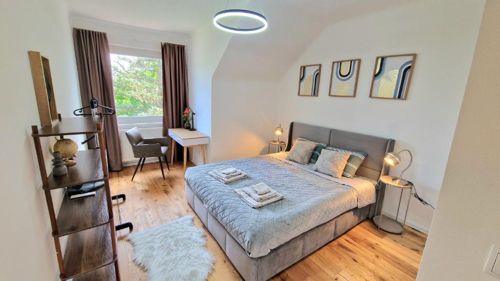 Cozy apartment next to subway station & parking