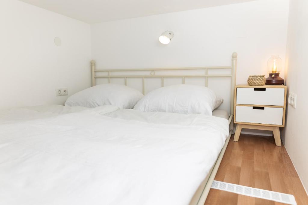 Cozy studio, private garden, 8 min to city center