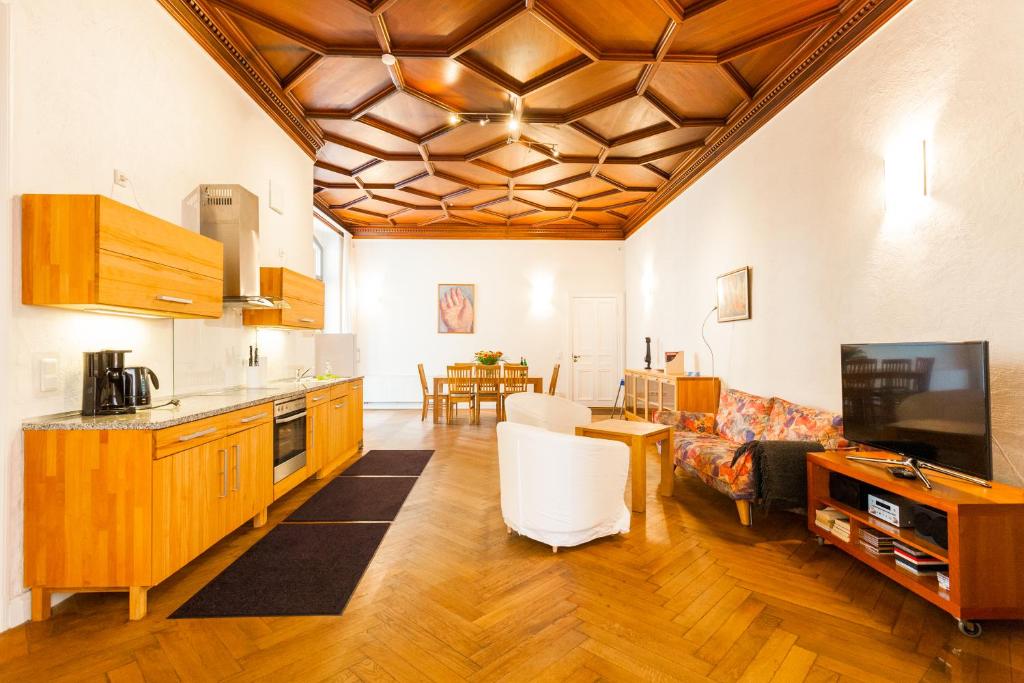 aptC Downtown Monument4rent near Checkpoint Charlie