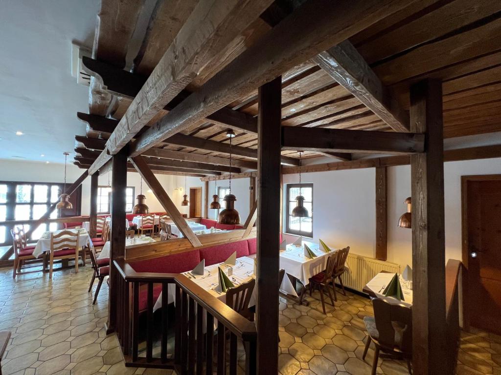 Landhotel Der Distelhof mit Scheunencafé