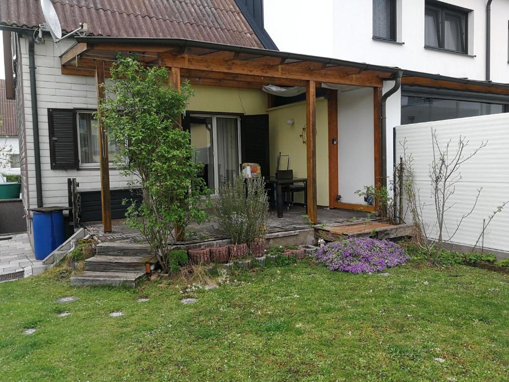 Doppelhaushälfte mit Garten