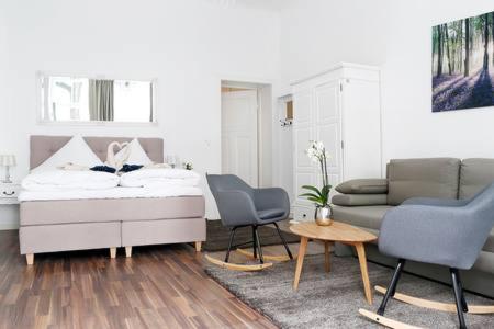 DROY l Rockchair Apartments l Cozy Family & Business Flair next to Center "Kurfürstendamm" 2 Bedrooms Boxspringbeds welcomes you!