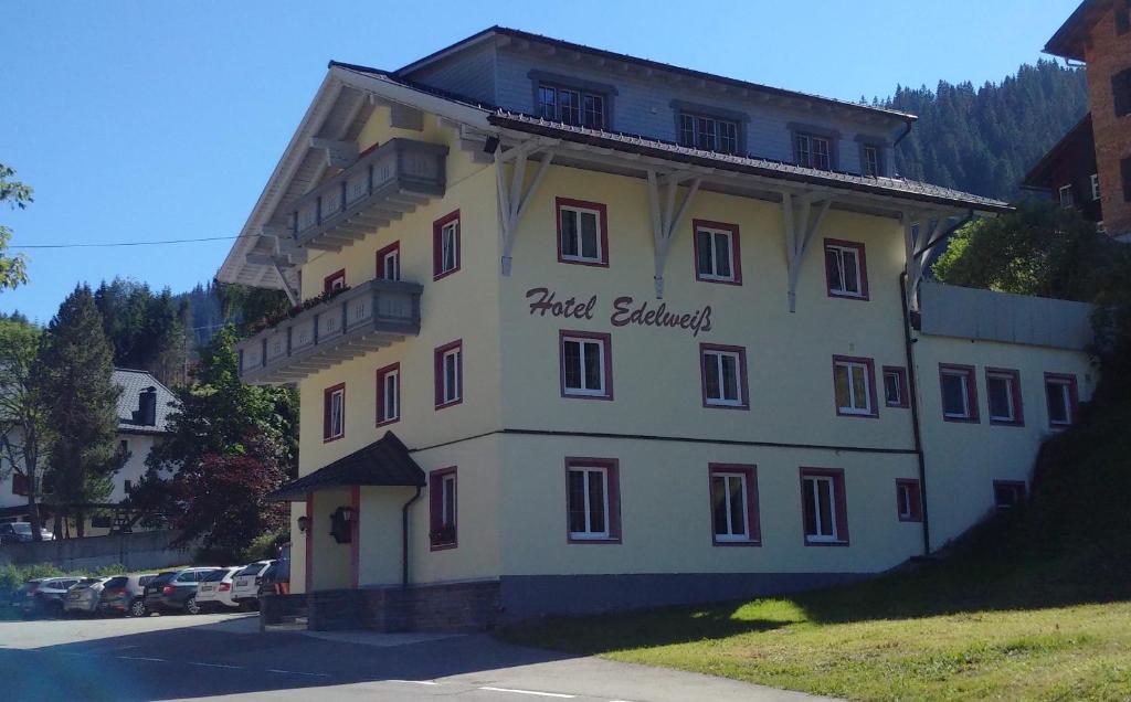 Pension Edelweiss - Bergdorf Gargellen 1423m - Park, Sleep & Hike
