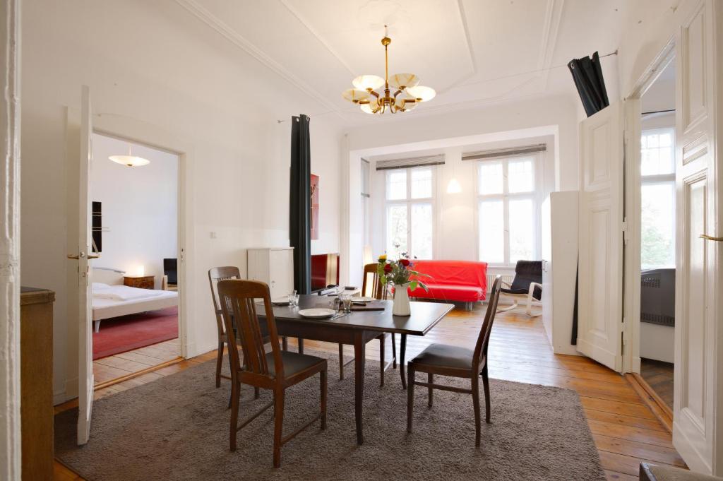 Elegante Altbauwohnung (CB1)
