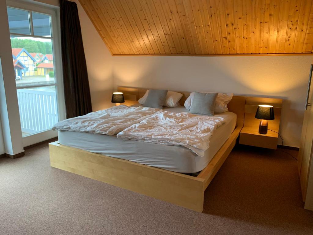 Ferienhaus mit Bootssteg am See in Rheinsberg