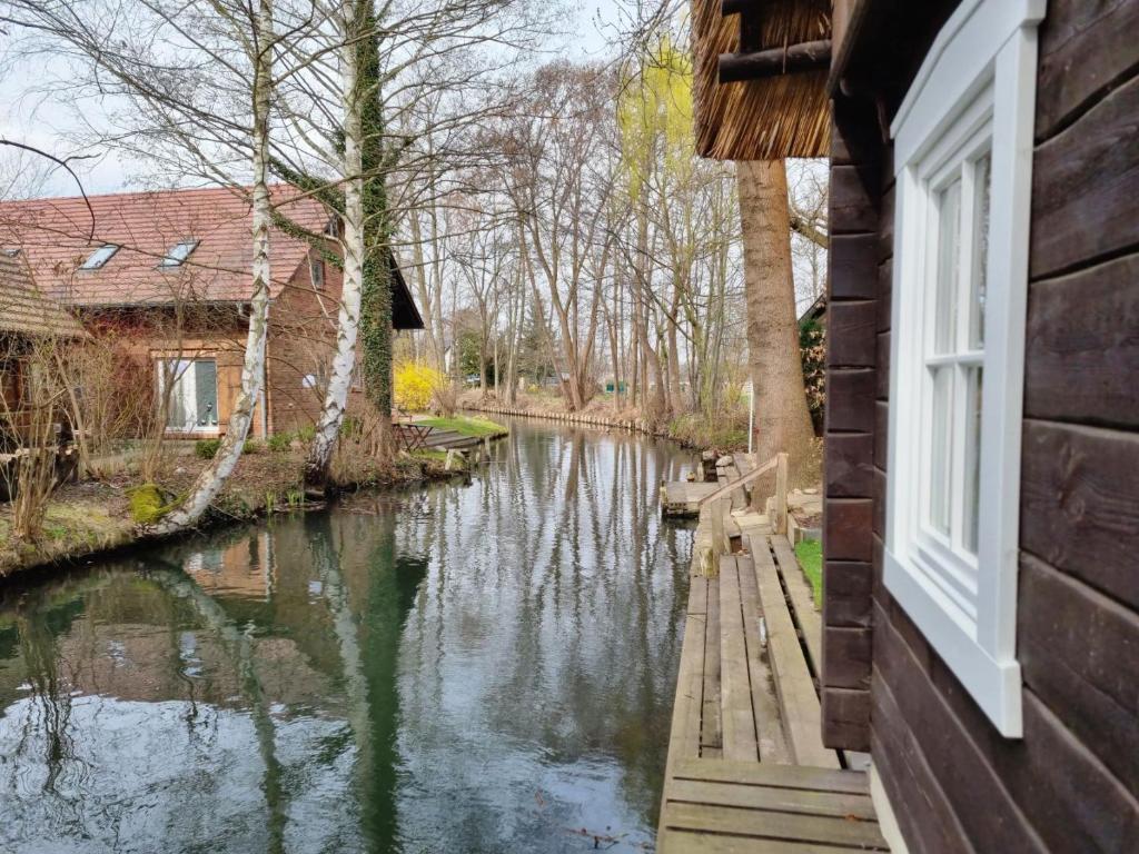 Fließ Paradies mit Blockbohlensauna