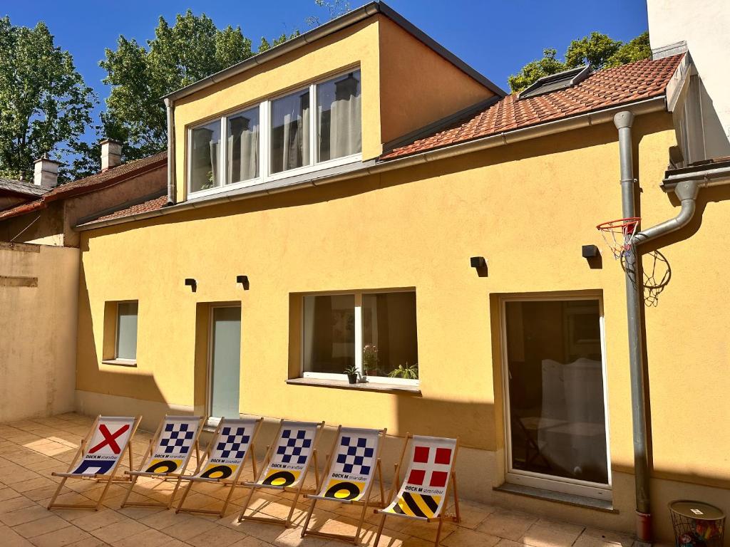 Sunny City House - 2 bedrooms for 5 persons - near Metro