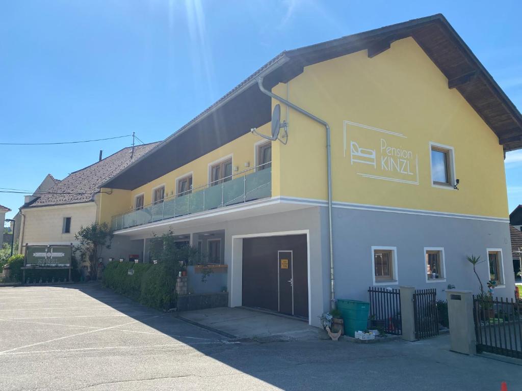 Pension Kinzl mit E-Ladestation