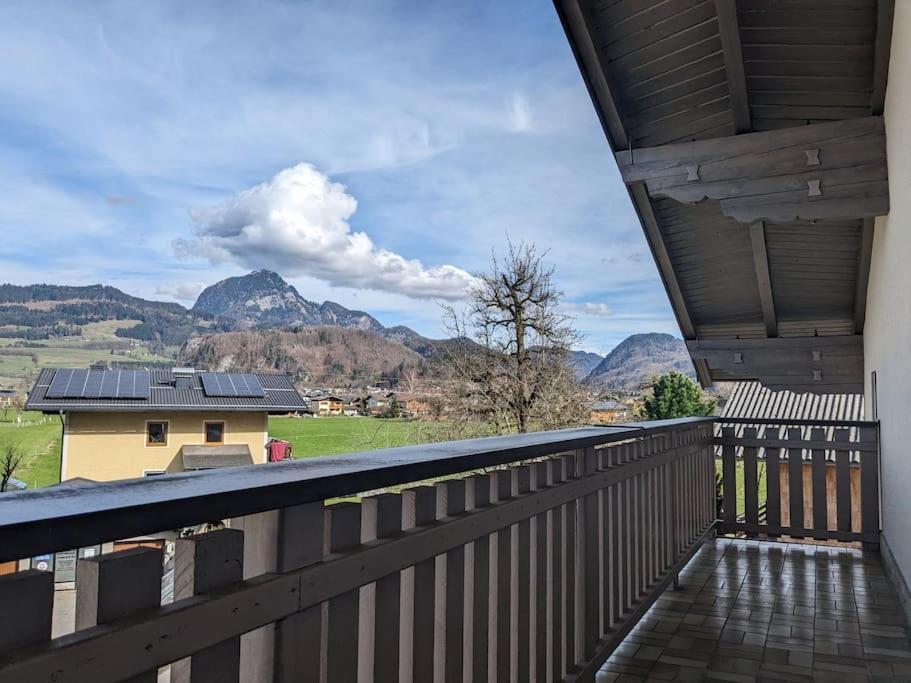 Privatzimmer und Küche mit Balkon und Ausblick