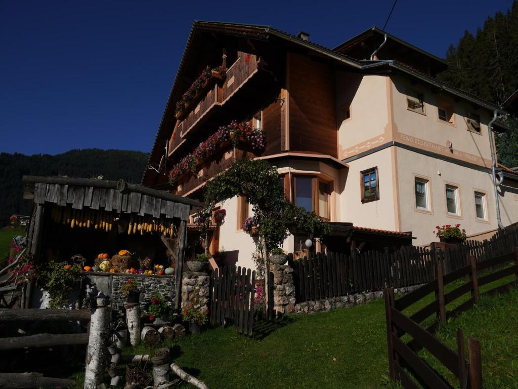 Group Holiday Home in Hippach with dreamy views