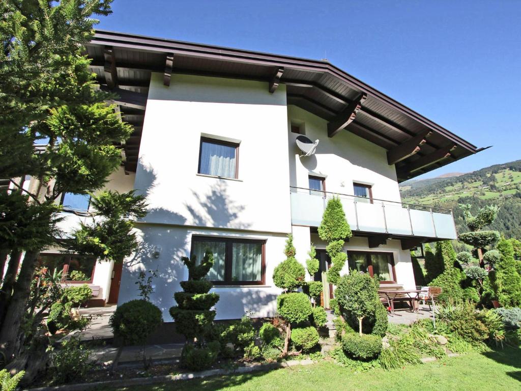 Apartment in Aschau im Zillertal with Balcony