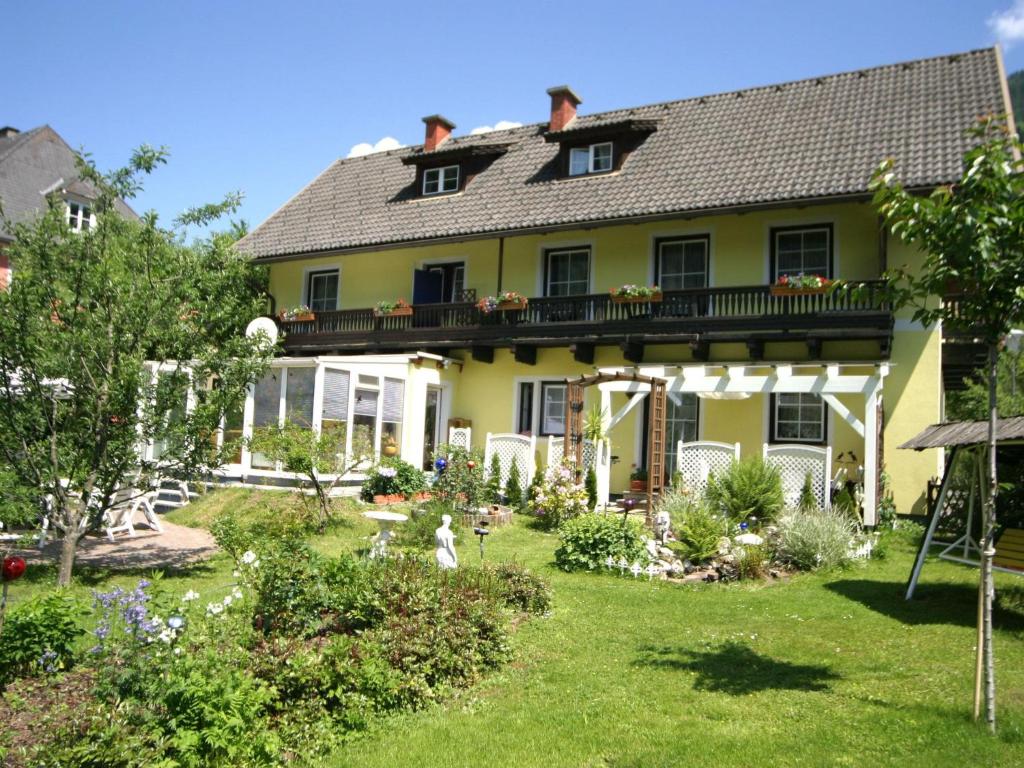 Apartment in Feld am See with lake access