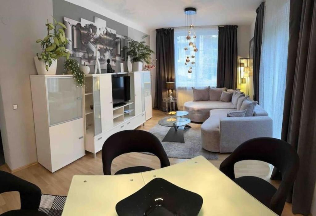 Wohnung 1 mit 2 Schlafzimmern und Terrasse
