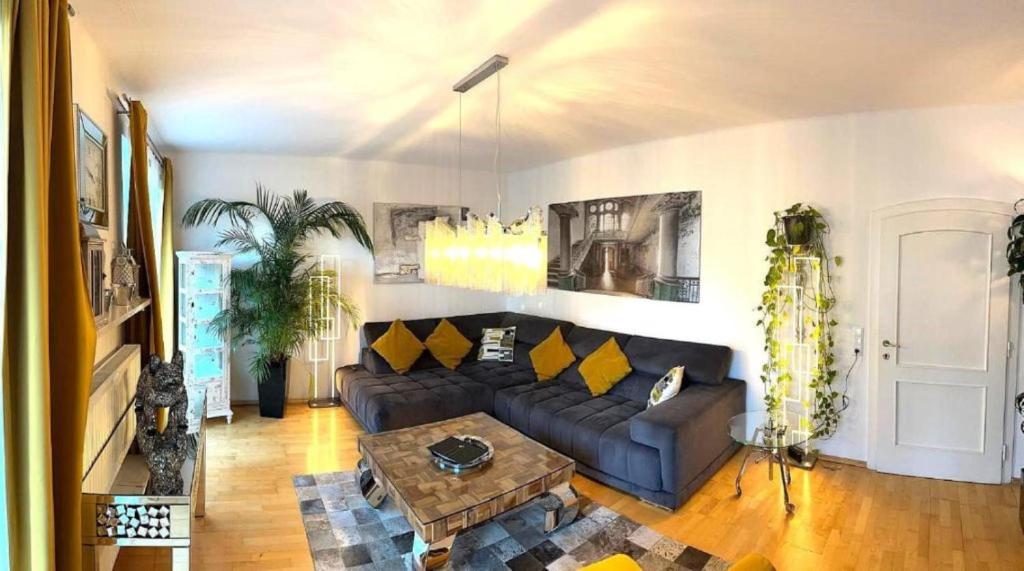 Wohnung 2 mit Balkon und Bergblick
