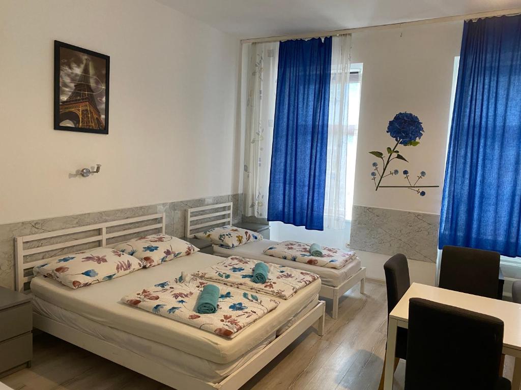 Heino Apartments