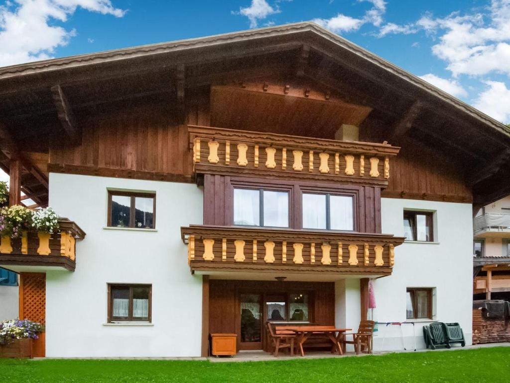 Apartment in Silbertal near Ski Lift
