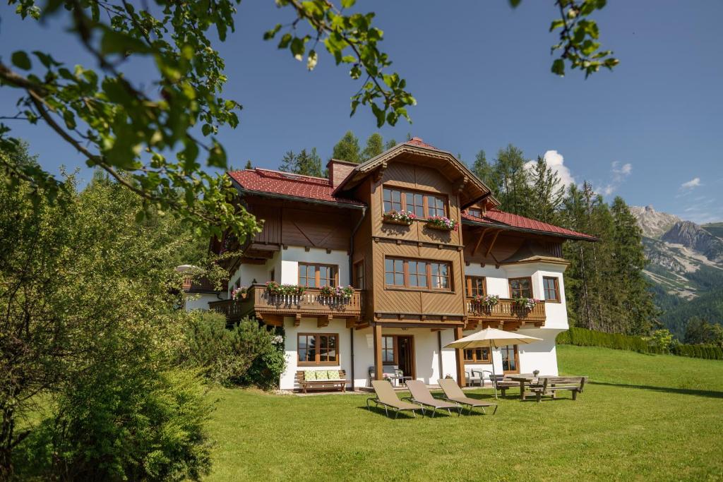 Landhaus Birgbichler - Apartments in Ramsau am Dachstein - inklusive SOMMERCARD!