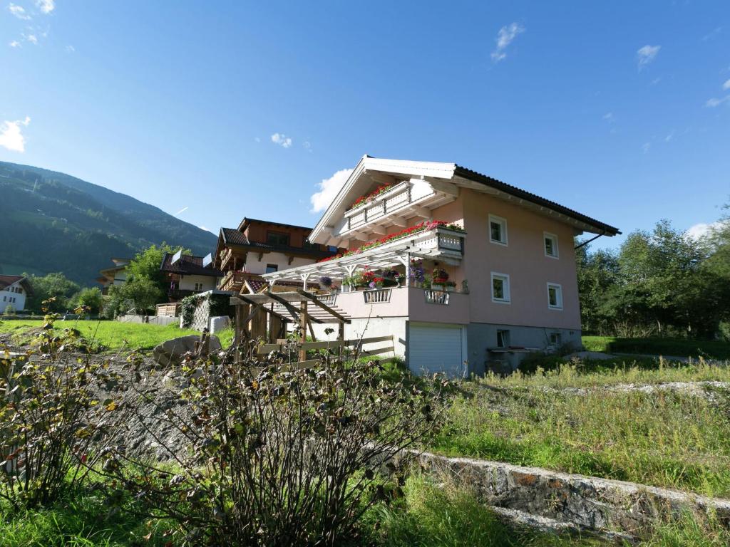 Apartment in Aschau near Ski Hochzillertal