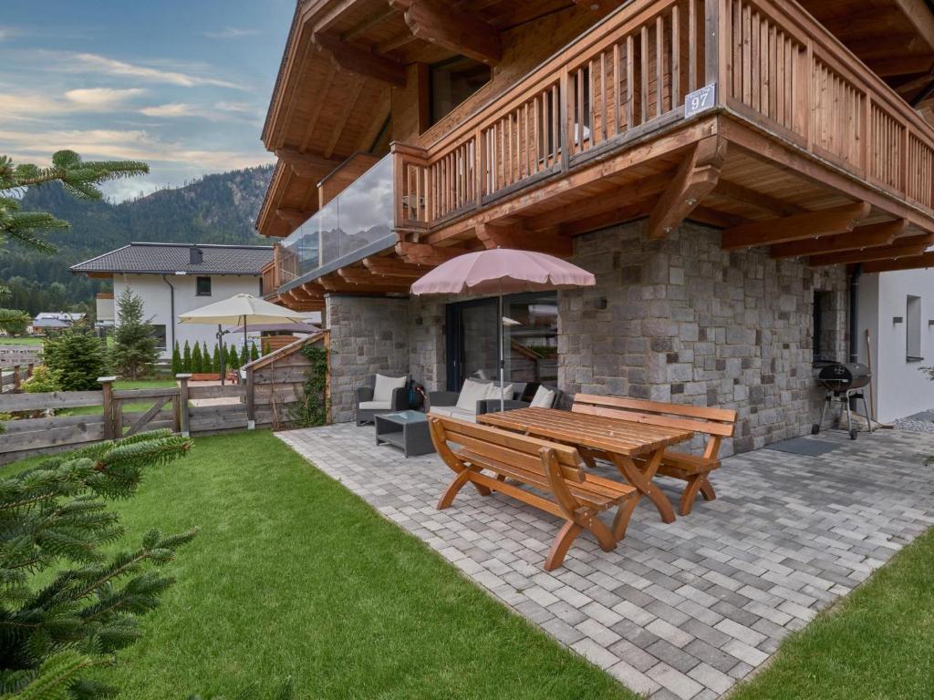 Lodge Elise