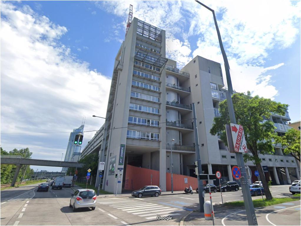 Lovely Apartment for 4 on the Danube River - Private Parking