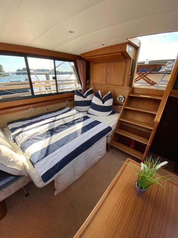 Luxusurlaub auf der Amavida Yacht / Scharmützelsee